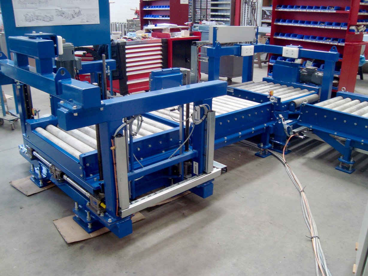 Le convoyeur droit à rouleaux libres permet à vos produits d’être transporté par la seule force humaine ou la gravité induite par une pente donné.