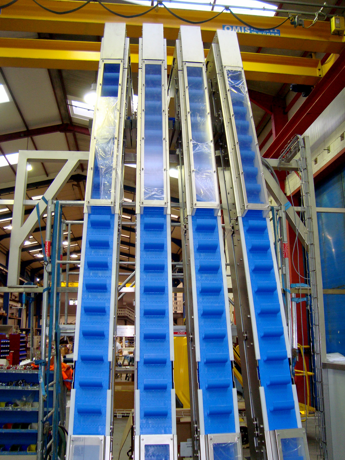 La bande modulaire est constituée de petits modules qui sont assemblés afin de créer les dimensions souhaitées (en longueur et en largeur).