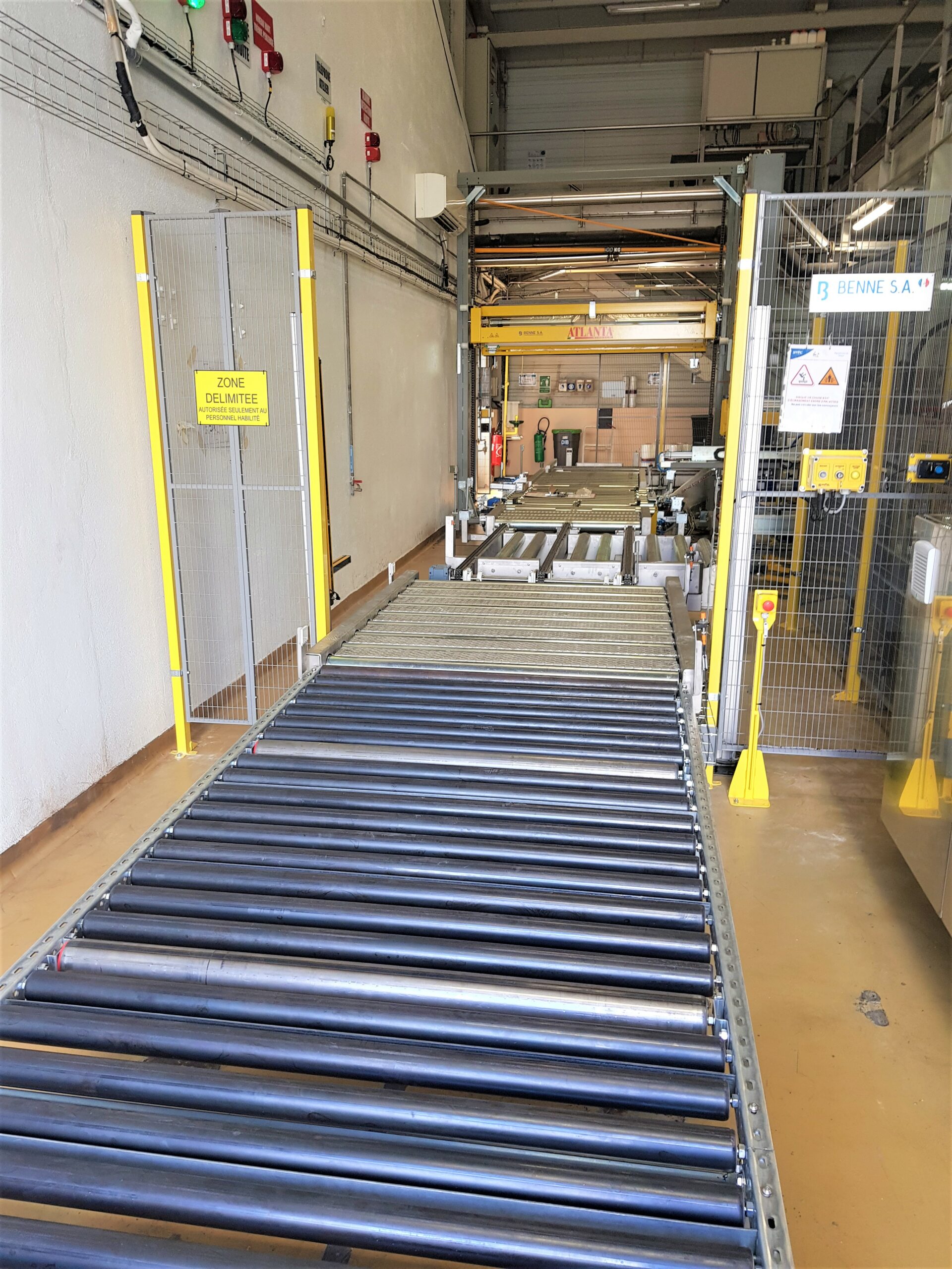 Convoyeur droit à rouleaux motorisés fortes charges BENNE SA