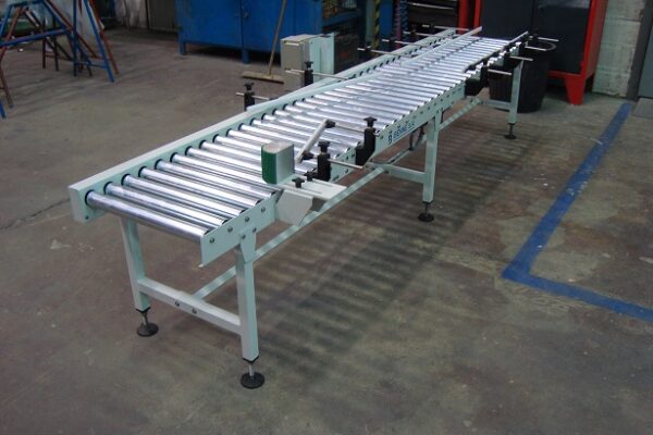 Fabrication de Convoyeur droit à rouleaux entrainés