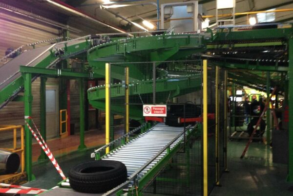 Automatic conveyor system for tyres