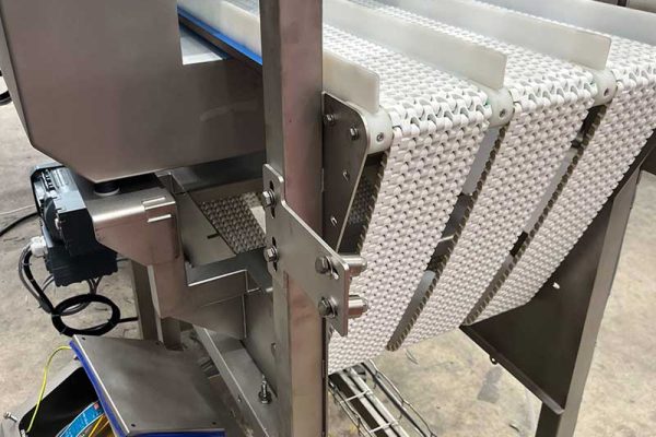 Convoyeur droit à tapis modulaire à sabre