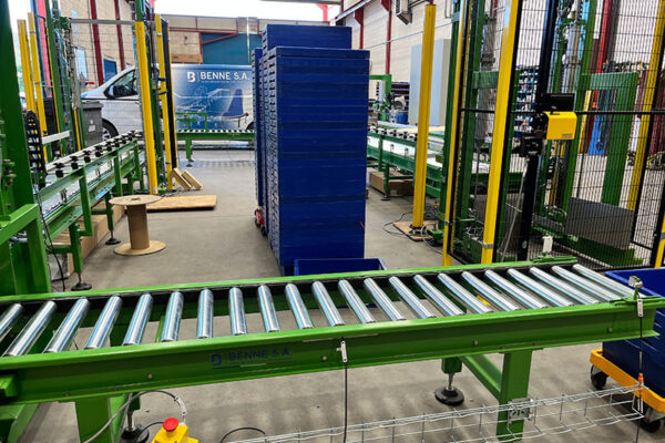 Ligne de convoyage pour dépiler des bacs (11)