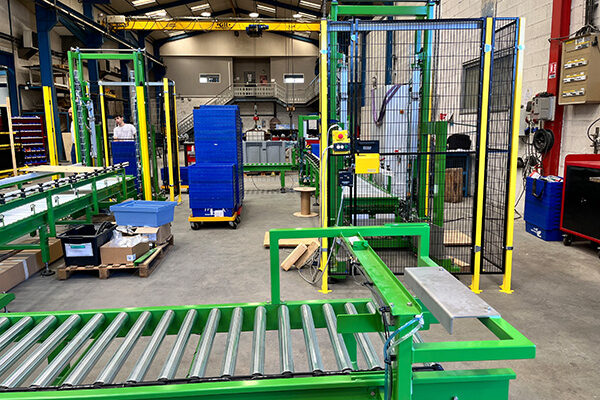 Ligne de convoyage pour dépiler des bacs (5)