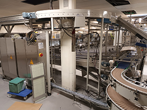 Photos ligne transportant des boîtes d'oeufs-2